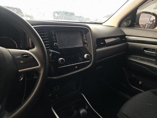 2020 Mitsubishi Outlander SE