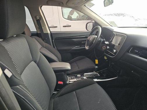 2020 Mitsubishi Outlander SE