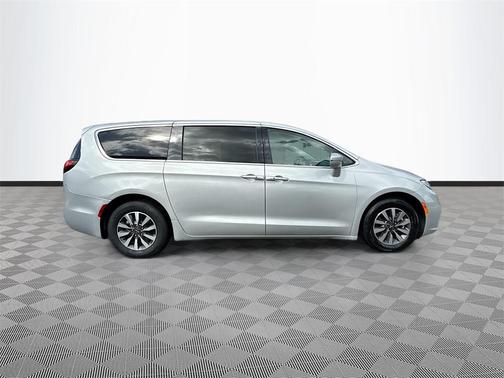 2022 Chrysler Pacifica Hybrid Touring L