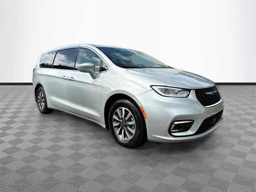 2022 Chrysler Pacifica Hybrid Touring L