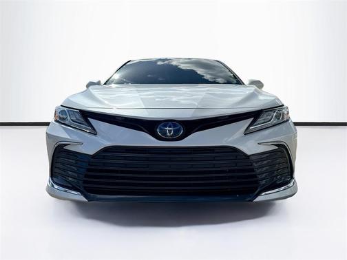 2022 Toyota Camry Hybrid XLE