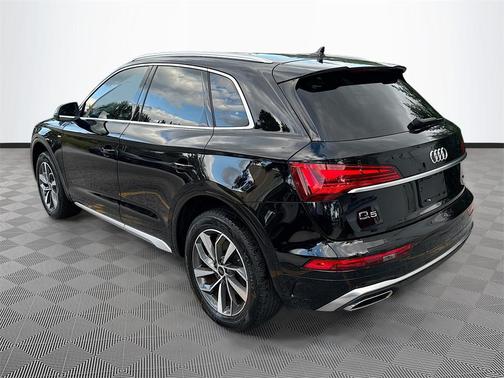2023 Audi Q5 45 S line Premium