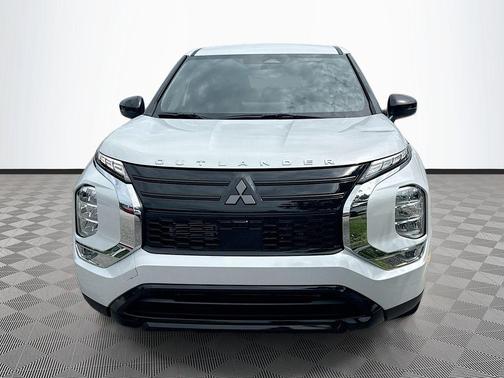 White Diamond 2026 Mitsubishi Outlander LE