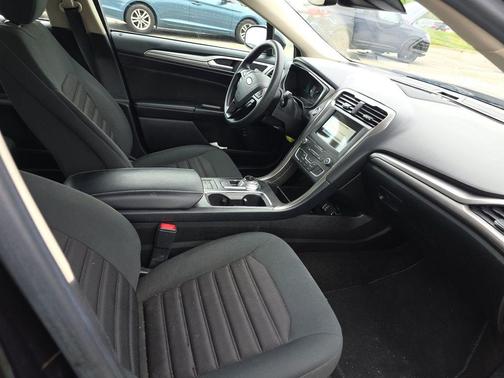 Agate Black 2019 Ford Fusion Hybrid SE