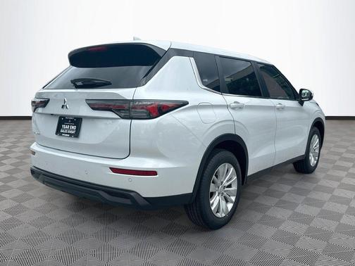 White Diamond 2026 Mitsubishi Outlander ES