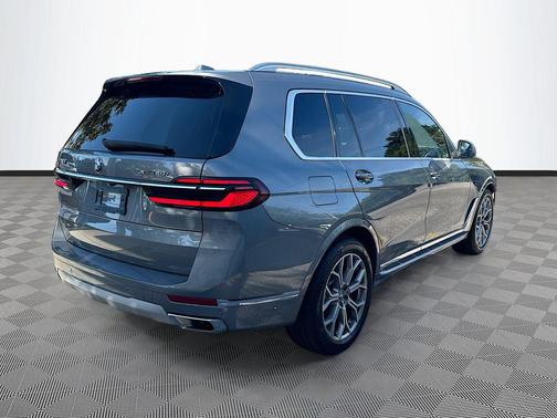 Skyscraper Grey Metallic 2023 BMW X7 xDrive40i