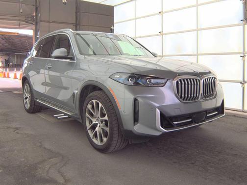 Gray Metallic 2024 BMW X5 sDrive40i