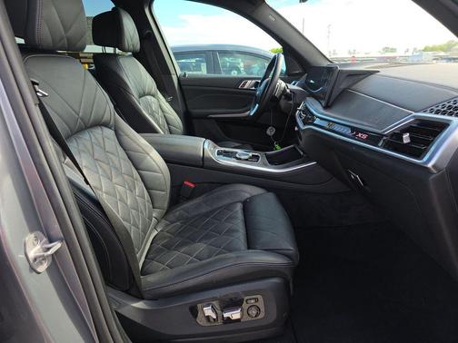 Gray Metallic 2024 BMW X5 sDrive40i