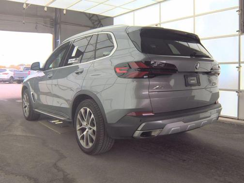 Gray Metallic 2024 BMW X5 sDrive40i