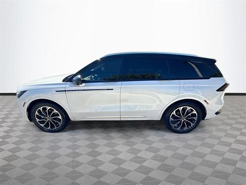 2024 Lincoln Nautilus Reserve