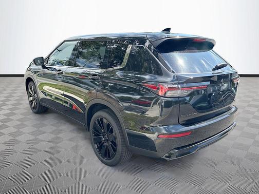 Black Diamond 2026 Mitsubishi Outlander LE
