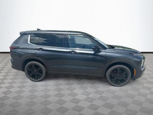 Graphite Gray 2026 Mitsubishi Outlander LE