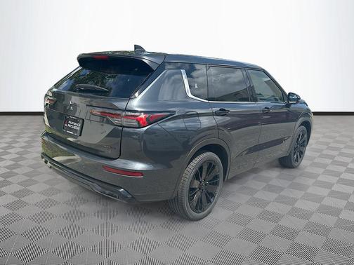 Graphite Gray 2026 Mitsubishi Outlander LE