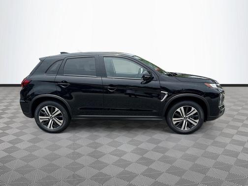 Labrador Black Pearl 2026 Mitsubishi Outlander Sport SE