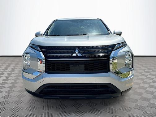 Silver Alloy 2024 Mitsubishi Outlander ES
