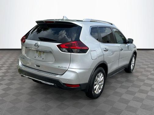 Brilliant Silver Metallic 2019 Nissan Rogue SV