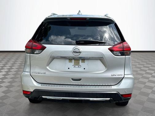 Brilliant Silver Metallic 2019 Nissan Rogue SV