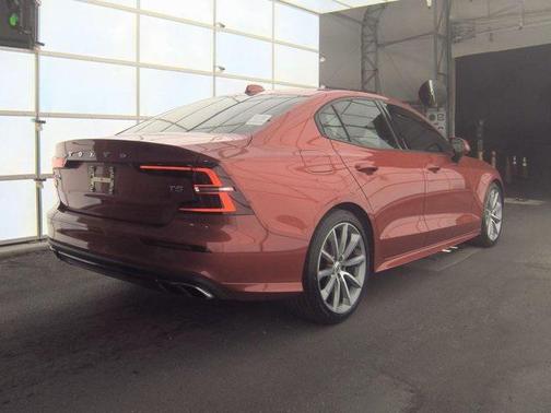 2019 Volvo S60 T5 Momentum