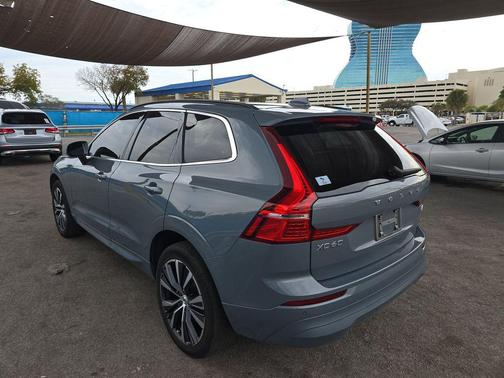 Thunder Grey Metallic 2022 Volvo XC60 B5 Momentum