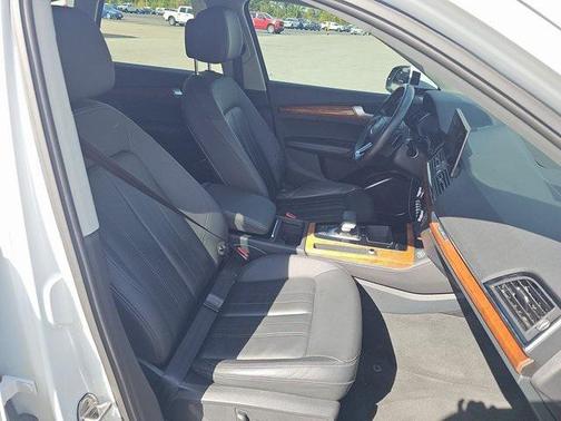 2022 Audi Q5 45 S line Premium Plus