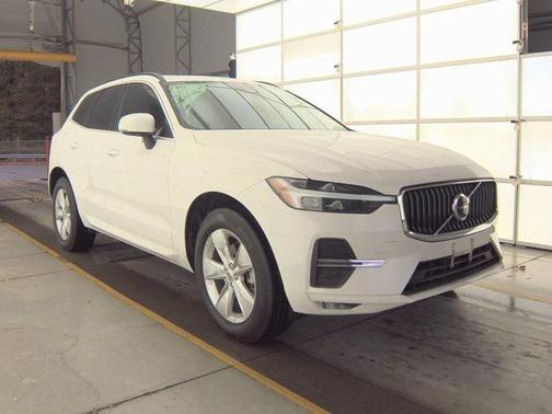 2022 Volvo XC60 B5 Momentum