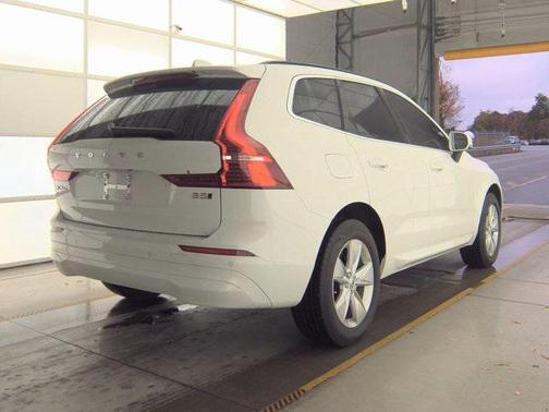 2022 Volvo XC60 B5 Momentum