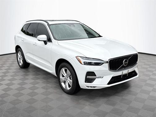 2022 Volvo XC60 B5 Momentum