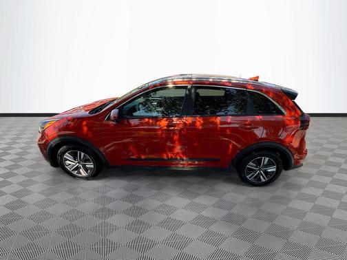 Solar Orange 2022 Kia Niro LXS