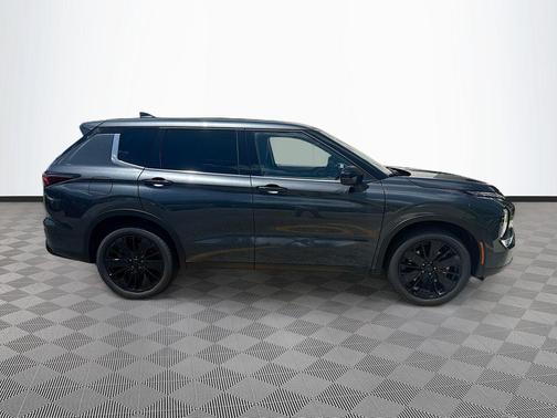 Graphite Gray 2026 Mitsubishi Outlander LE