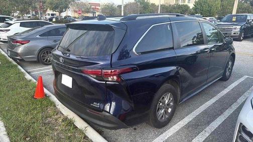 2021 Toyota Sienna XLE 8 Passenger