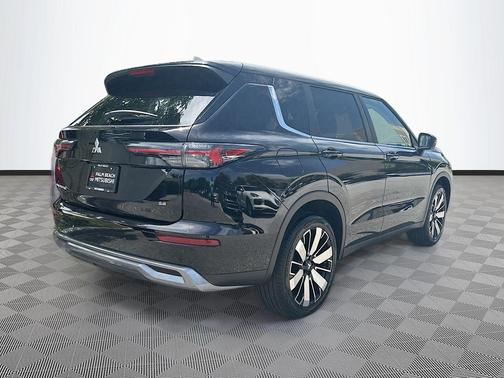 Labrador Black Pearl 2026 Mitsubishi Outlander SE
