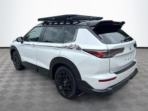 White Diamond With Black Roof 2026 Mitsubishi Outlander TRAIL EDITION S-AWC