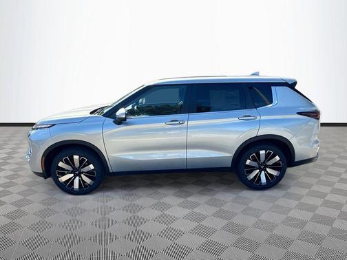 Alloy Silver Metallic 2026 Mitsubishi Outlander SE
