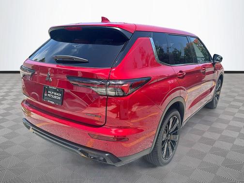 Red Diamond 2026 Mitsubishi Outlander LE