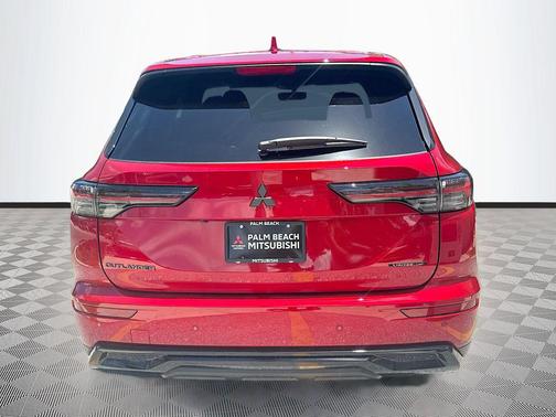 Red Diamond 2026 Mitsubishi Outlander LE