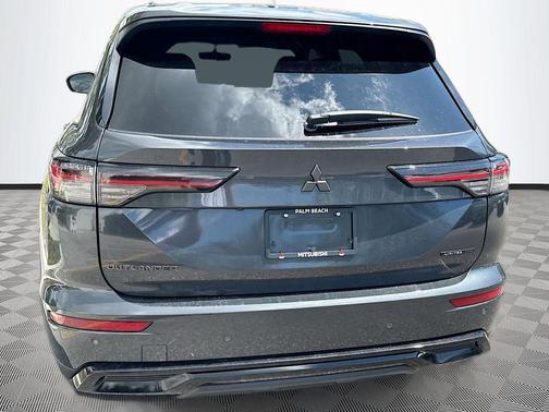 Graphite Gray 2026 Mitsubishi Outlander LE 1.5T 2WD