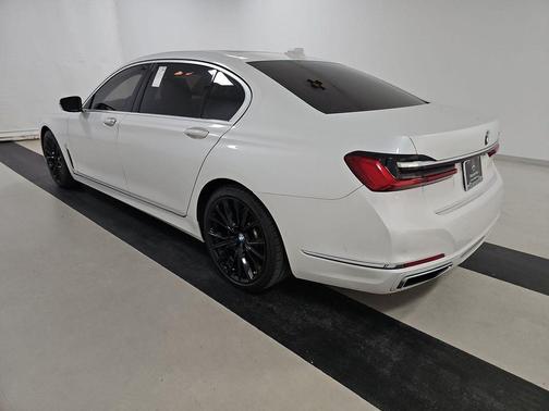Mineral White Metallic 2020 BMW 740 740i