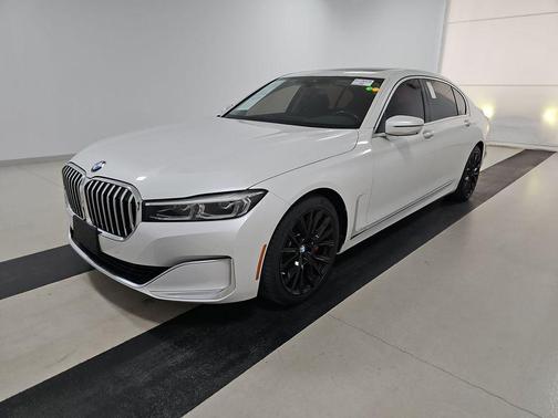 Mineral White Metallic 2020 BMW 740 740i