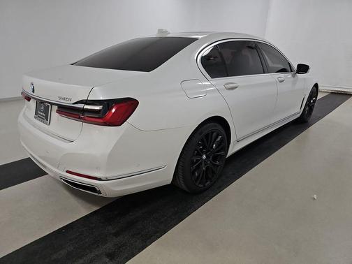 Mineral White Metallic 2020 BMW 740 740i