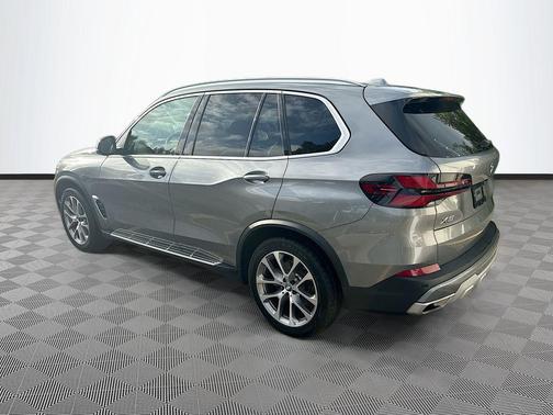 Gray Metallic 2024 BMW X5 sDrive40i
