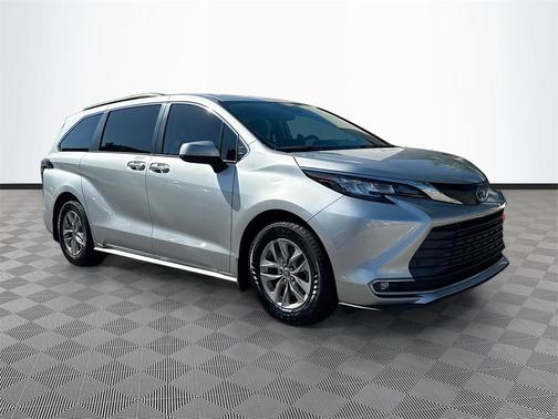 2022 Toyota Sienna XLE