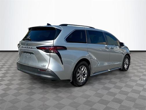 2022 Toyota Sienna XLE
