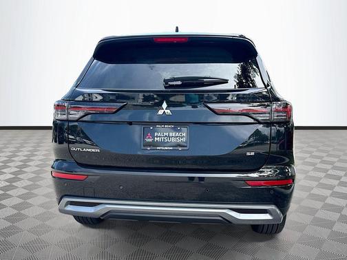 Black Diamond 2026 Mitsubishi Outlander SE