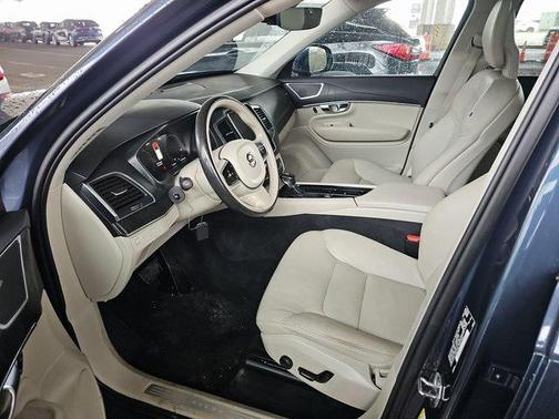 2020 Volvo XC90 T5 Momentum