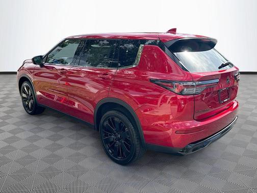 Red Diamond 2026 Mitsubishi Outlander LE