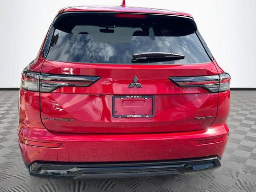 Red Diamond 2026 Mitsubishi Outlander LE