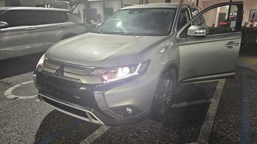 2020 Mitsubishi Outlander SE