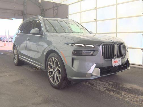 Gray Metallic 2023 BMW X7 xDrive40i