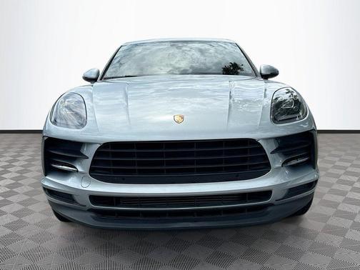 Dolomite Silver Metallic 2021 Porsche Macan Macan
