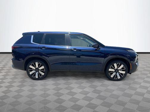 Cosmic Blue Metallic 2026 Mitsubishi Outlander SE